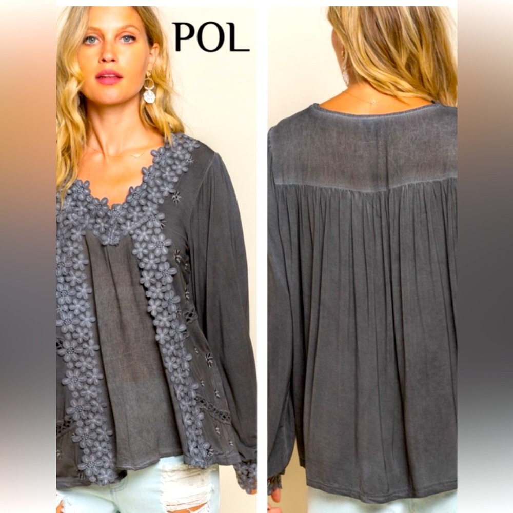 $55 start 210 LAST ONE  🎅🏻POL floral embroidered top